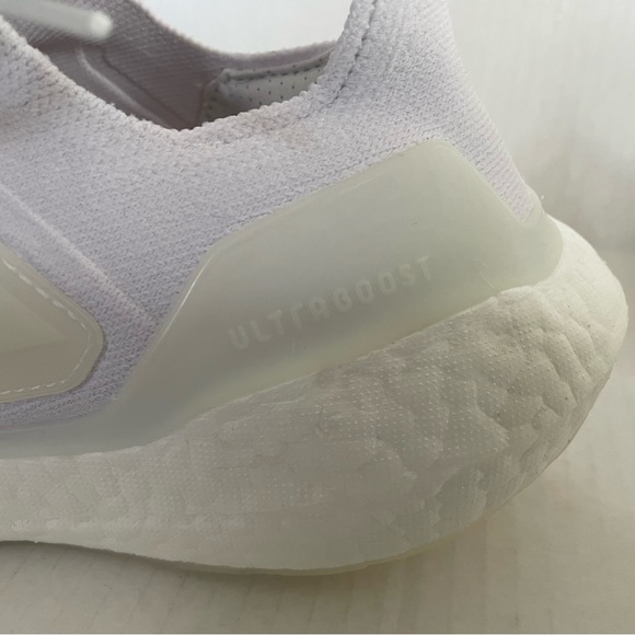 Adidas Shoes Women’s Size 8 UltraBoost 22
Triple White Running Sneakers GX5459 - Picture 6 of 8